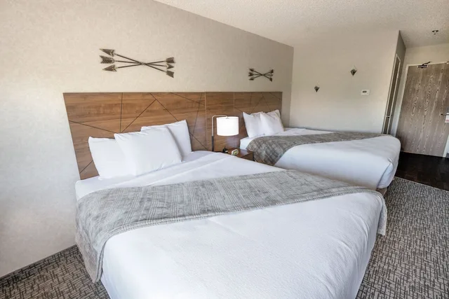 Traditional, 2 Queen Beds, Desert View, Red Sands Hotel 2/4
