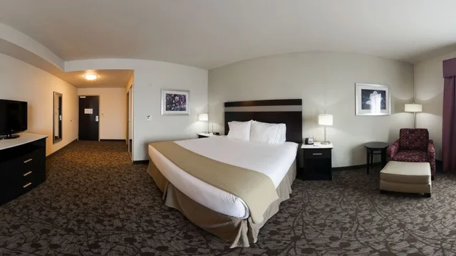غرفة قياسية بسرير كينج، Holiday Inn Express Augusta North 1/8