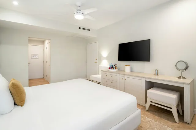 King Bed, Ocean Front، Cardozo South Beach 2/5