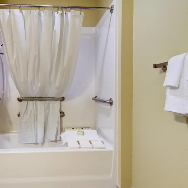 غرفة بسرير كوين لذوي الإعاقة، Cobblestone Inn and Suites Winterset 7/7