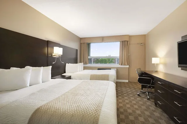 Room, 2 Queen Beds, Days Inn & Suites by Wyndham North Bay Downtown 1/3