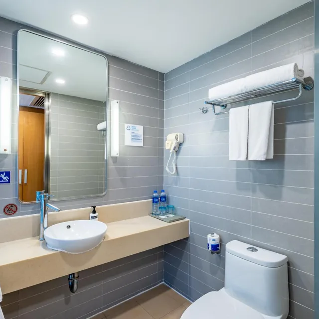 غرفة قياسية بسرير كينج وسرير كوين لذوي الإعاقة، HOLIDAY INN EXPRESS SHANGHAI JINQIAO CENTRAL 6/6