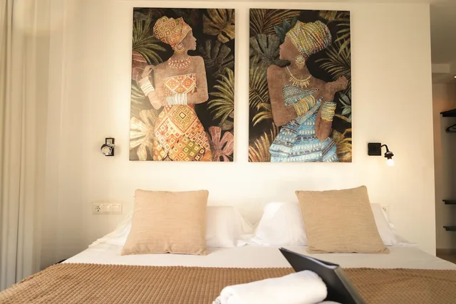 Family Suite, Deluxe, King Bed, Boutique X 4/9