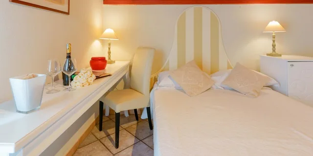 Family, 1 Single and 2 Double Beds, River View, Balcony، Hotel Palazzo Sa Pischedda 4/6