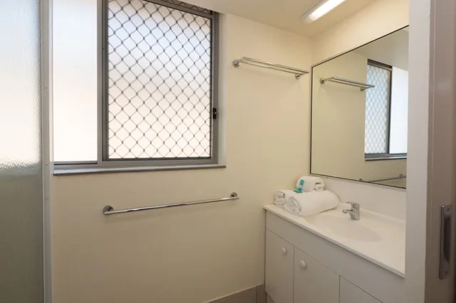شقة ديلوكس بسرير كوين وسريرين منفصلين بإطلالة على البحر بغرفتي نوم، MERRIMA COURT HOLIDAY APARTMENTS 4/6