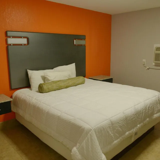 Efficiency, Suite، Rodeway Inn & Suites Winter Haven Chain of Lakes 2/8