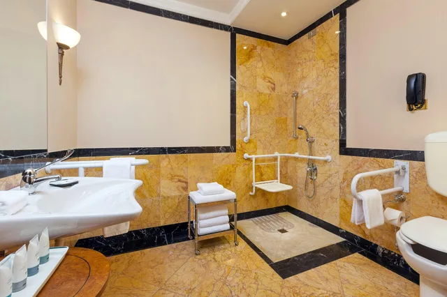 Room, Double Bed, The Westin Excelsior Roma 7/8
