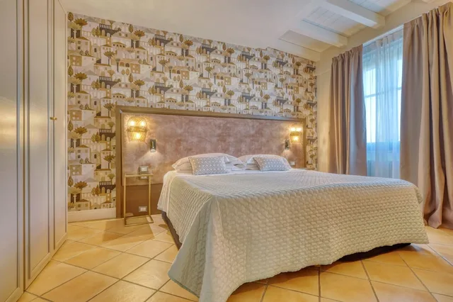 جناح إليت بسريرين كينج بإطلالة على البحيرة بغرفتي نوم مع أريكة، Palazzo Della Scala 1/1