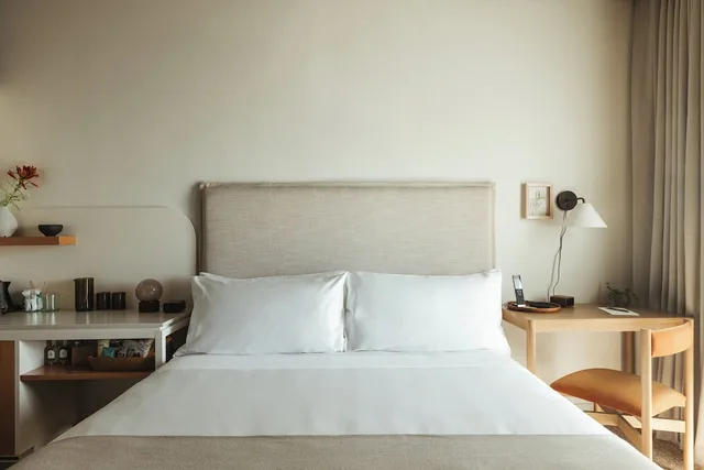 Grove, King Bed, Accessible، Populus Hotel 2/3