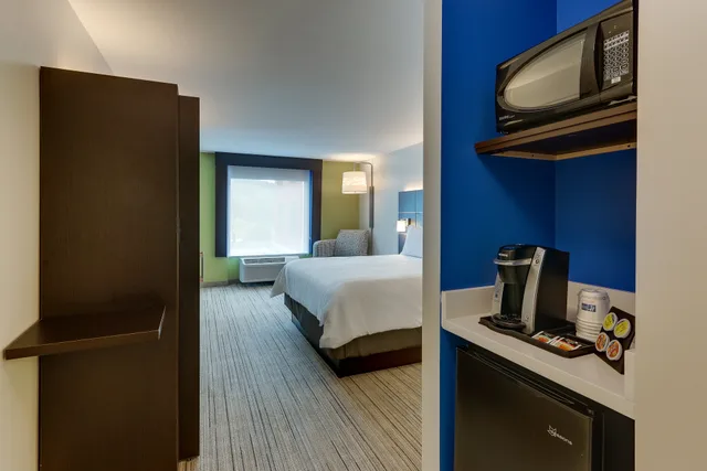 غرفة بسرير كينج، Holiday Inn Express & Suites Corbin, an IHG Hotel 6/6