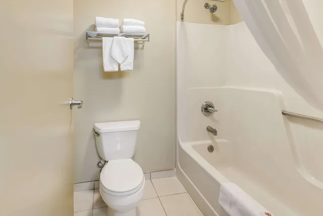جناح بسريرين مزدوجين مع أريكة، Comfort Suites Chicago O'Hare Airport 7/10