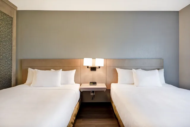 غرفة بسريرين كوين مع أريكة، Hyatt Place Fresno 2/3