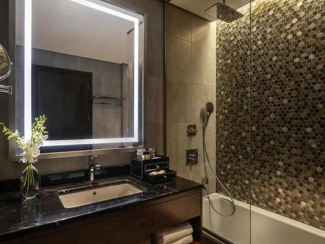 غرفة ديلوكس بسرير كينج، فندق وريزيدنس موفنبيك الرياض(Movenpick Hotel & Residences Riyadh) 3/5