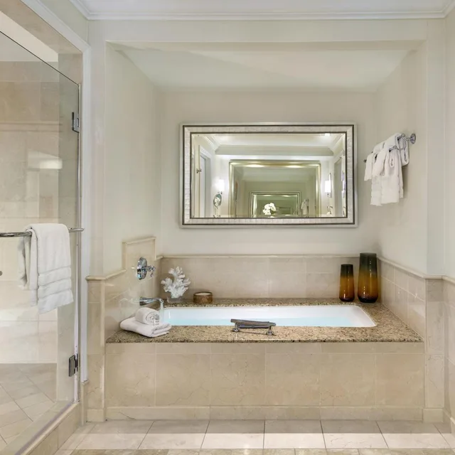 1 Bedroom, Suite, Bay View، Balboa Bay Resort 2/3