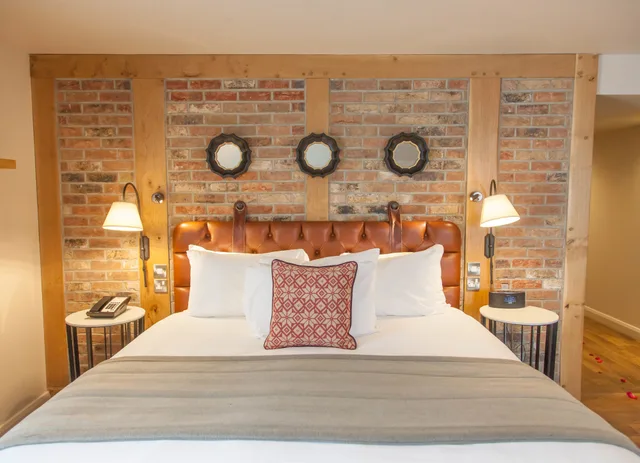 غرفة بريميوم بسرير كينج، HOTEL INDIGO YORK 5/10