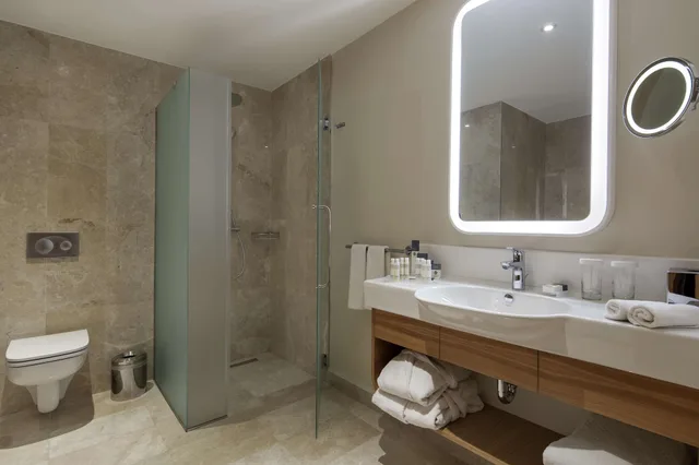 غرفة بسرير كوين، DOUBLETREE BY HILTON HOTEL ISTANBUL - TUZLA 3/6