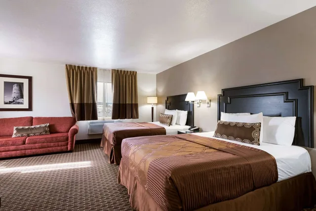 جناح بسريرين كوين، Majestic Canyon Lodge, a Dazzler Select by Wyndham 1/3