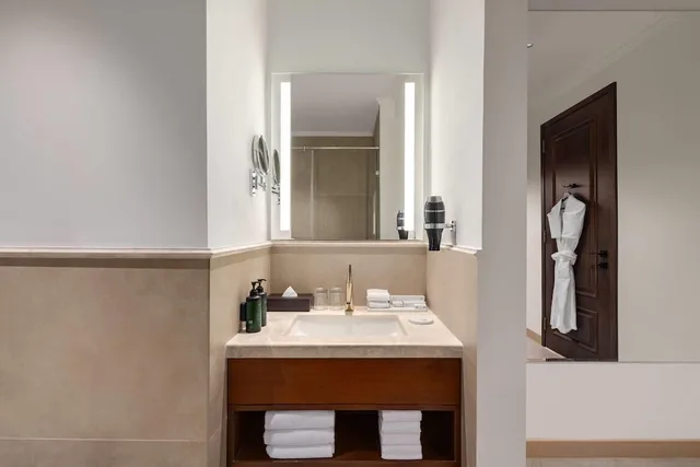 غرفة بسرير كينج، Wyndham Garden Udaipur Bhuwana 5/8