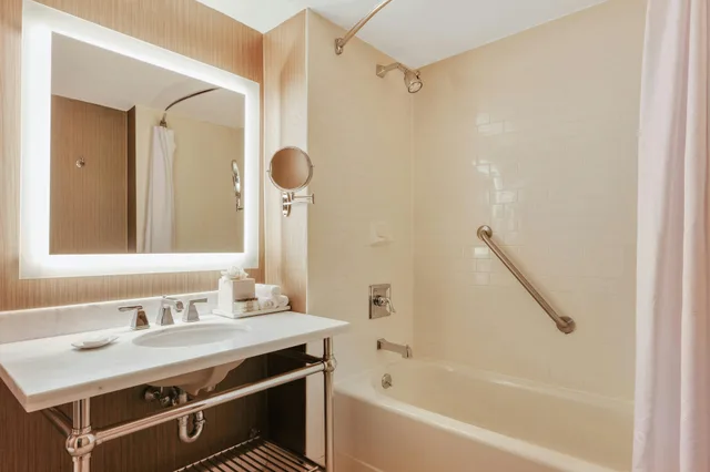 غرفة بسرير مزدوج، Sheraton Tarrytown Hotel 2/2