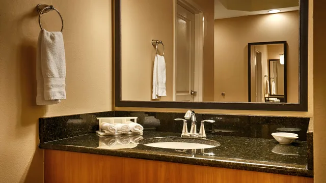غرفة بسرير مزدوج لذوي الإعاقة، Best Western Plus Kingsland 6/7