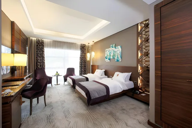 غرفة قياسية بسرير مزدوج وسرير فردي، Gold Majesty Hotel 1/3