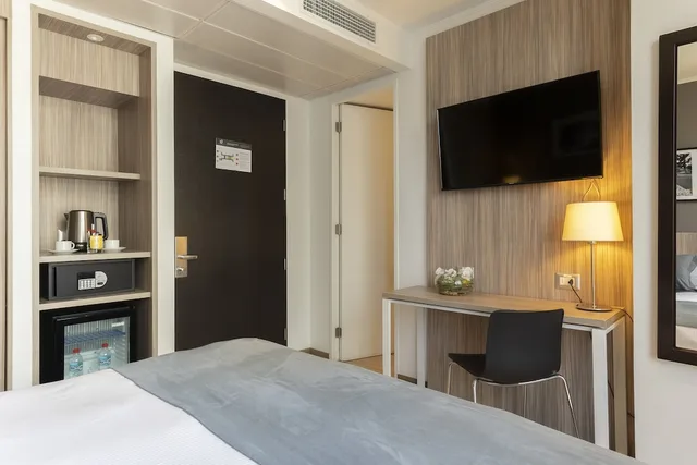 غرفة قياسية بسرير كينج، Hotel Capital Bellet 6/9