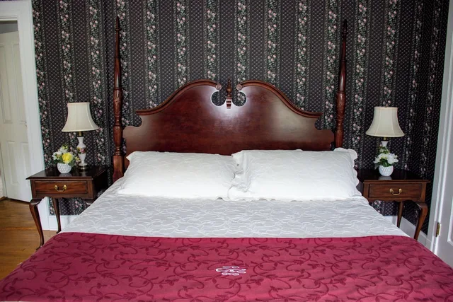 Master, Premium, Suite, King and Double Bed, Courtyard View, Blackberry River Inn 3/5