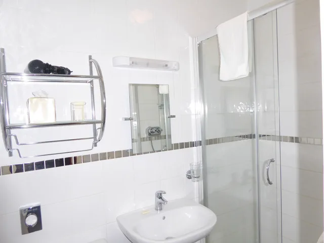 غرفة قياسية بسرير مزدوج بإطلالة على البحر، Park Manor Hotel 4/4