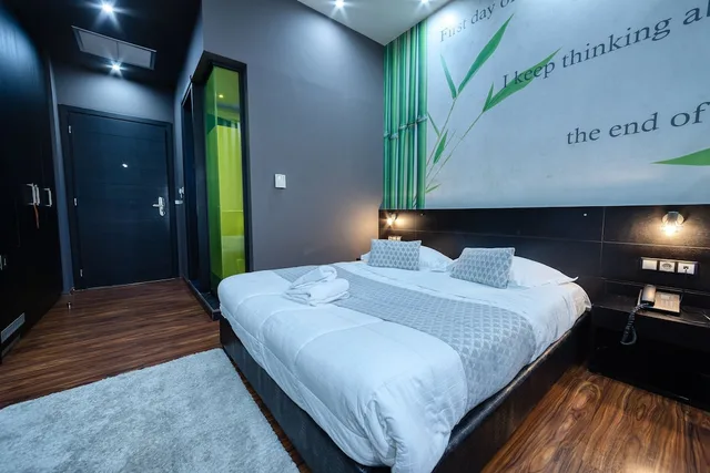غرفة قياسية ثلاثية بثلاثة أسرّة، Gallery Art Hotel 4/10