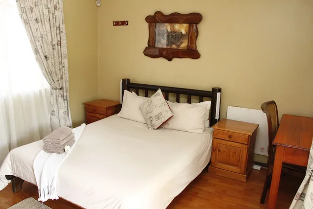 غرفة قياسية بسرير كوين، Kalahari Guest House 1/2