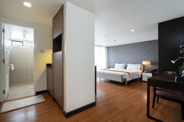 Superior, King Bed, Lily Hotel Bangkok 6/10