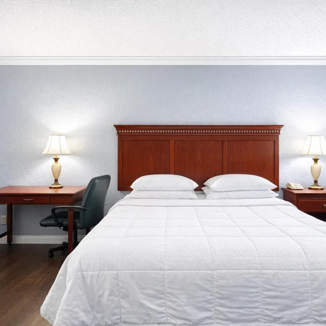 غرفة بسرير كينج، Antioch Quarters Inn and Suites 7/10