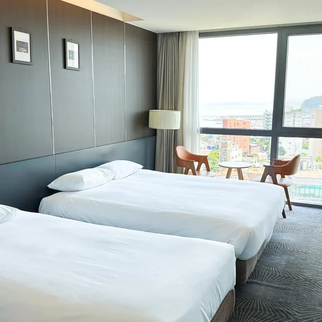 غرفة سوبيريور عائلية بإطلالة على المدينة، Hotel Goldendaisy Seogwipo Ocean 1/5