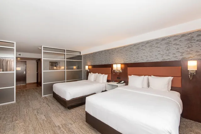 جناح بسريرين كوين مع أريكة، Quality Inn and Suites Val d Or, QC 3/4