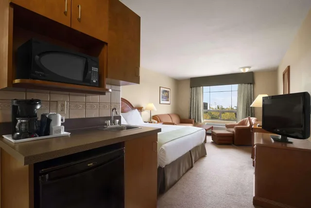 غرفة بزنس، Super 8 By Wyndham Fort St. John Bc 2/5