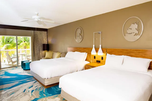 غرفة بسرير مزدوج بإطلالة على المسبح، DoubleTree Resort by Hilton Hotel Grand Key - Key West 1/3