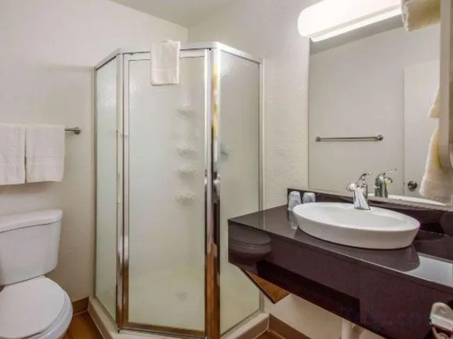 غرفة بسريرين مزدوجين للمدخنين، Motel6 Youngtown, AZ - Phoenix - Sun City 4/4