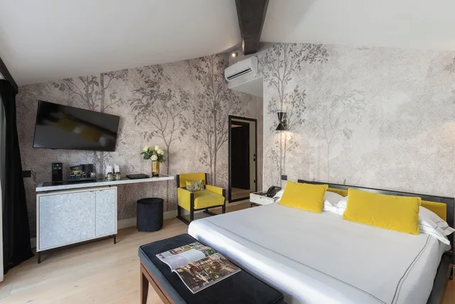 غرفة سوبيريور بسرير كينج بإطلالة على المدينة بشرفة، Roma Luxus Hotel 7/9