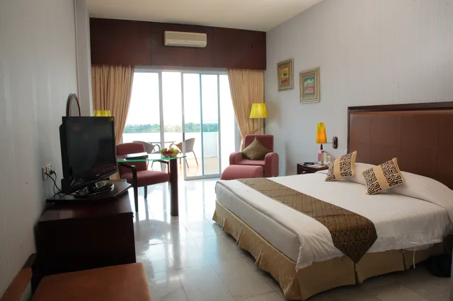 غرفة ديلوكس بسرير مزدوج، Crown Vista Hotel 1/8