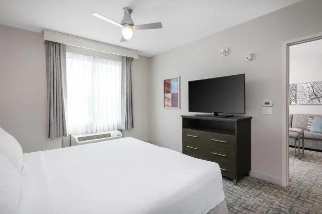 جناح بسرير كينج مع أريكة لذوي الإعاقة، Homewood Suites by Hilton San Jose Santa Clara 1/4