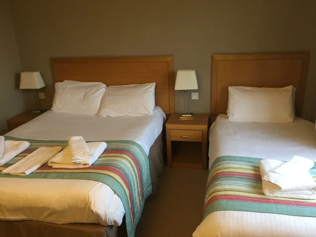 Family, 1 Double and 1 Single Bed, Purdy Lodge 2/3
