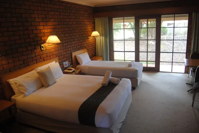 غرفة قياسية بسرير كوين وسرير فردي، Grange Burn Motel 3/8