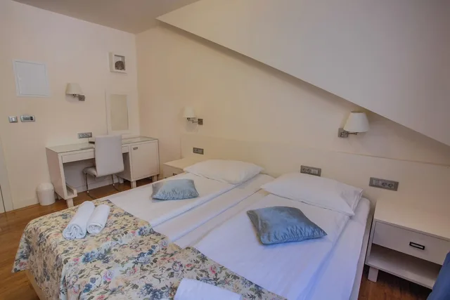 غرفة بسريرين منفصلين بإطلالة على المتنزه، Hotel Pleter 4/8