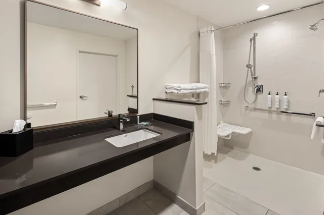 غرفة بسرير كينج، Fairfield Inn & Suites Yankton 2/2