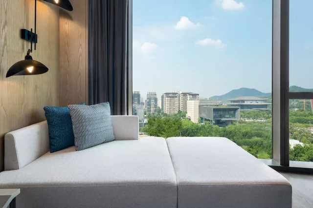 غرفة بريميوم بسرير كينج، Four Points by Sheraton Guangzhou, Baiyun 3/4