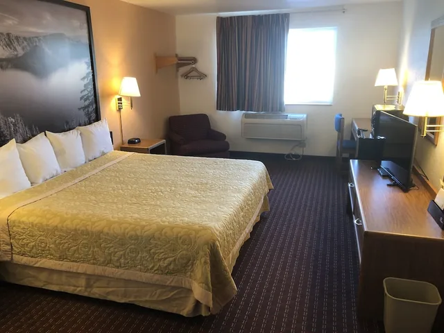 غرفة قياسية بسرير كينج، Super 8 By Wyndham The Dalles OR 3/10