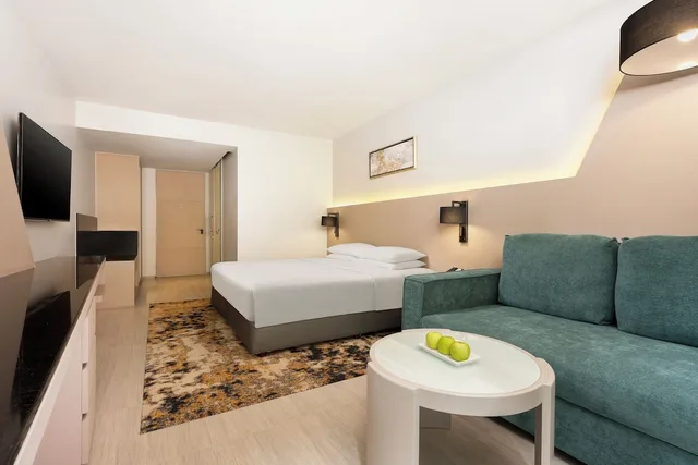 غرفة بسرير كينج مع أريكة، Hyatt Place Bangkok Sukhumvit 1 2/4