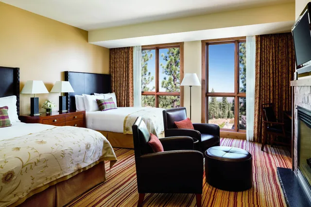 غرفة كلوب بسريرين كوين مع دخول صالة النادي، The Ritz Carlton Lake Tahoe 4/8