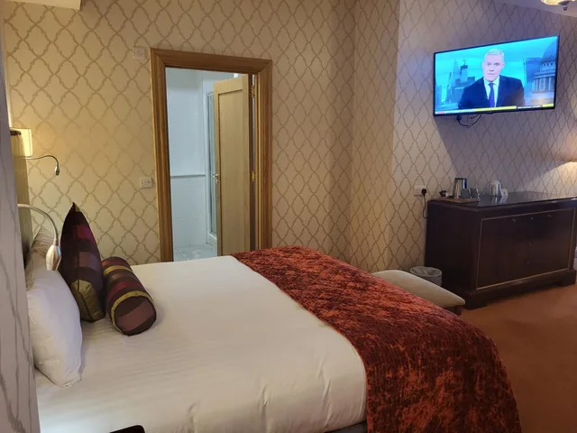 Room, Double Bed, Lawlors of Naas 7/10