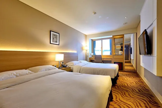 غرفة ملكية بسريرين مزدوجين بحوض استحمام، The Summit Hotel Seoul 3/7